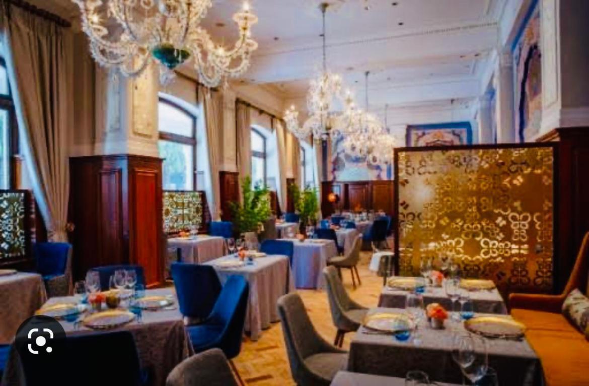Hotel Taj - Taj ,let Out Privately
